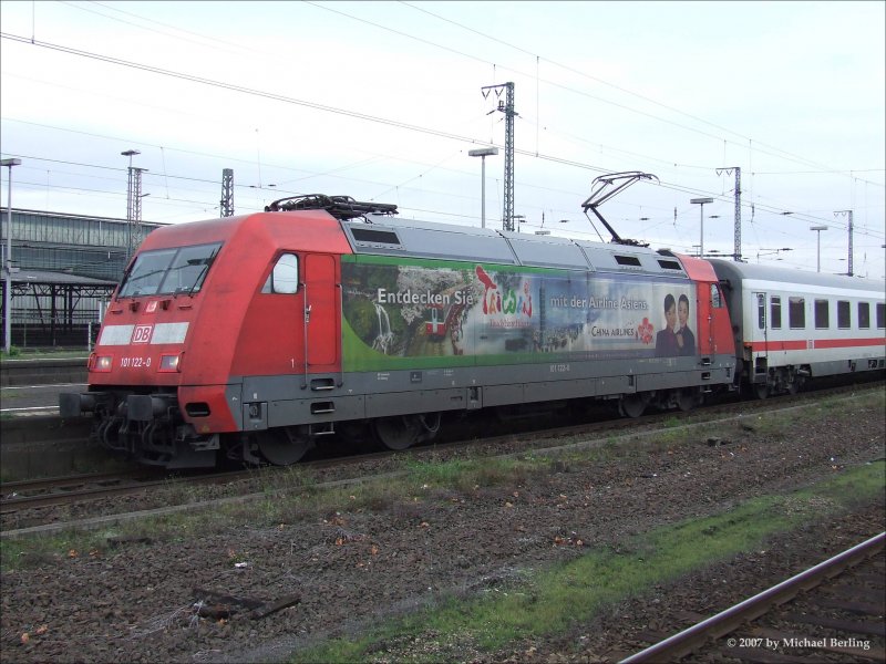 101 122-0 (China Airlines) mit IC433 nach Norddeich Mole beim halt in Wanne-Eickel Hbf. 19.11.07