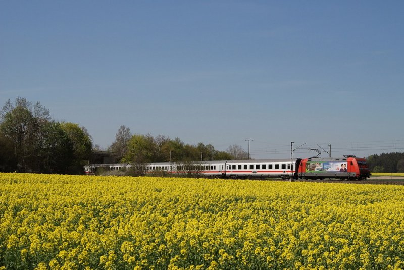 101 122 (China Airlines) mit IC 2297 vor Mammendorf (19.04.2007)