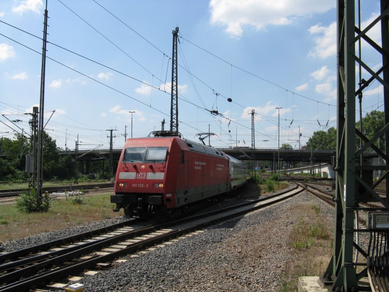 101 125-3 mit IC2113 von Hamburg-Altona nach Stuttgart Hbf.Am 01.07.08 bei der einfahrt in Mannheim Hbf.