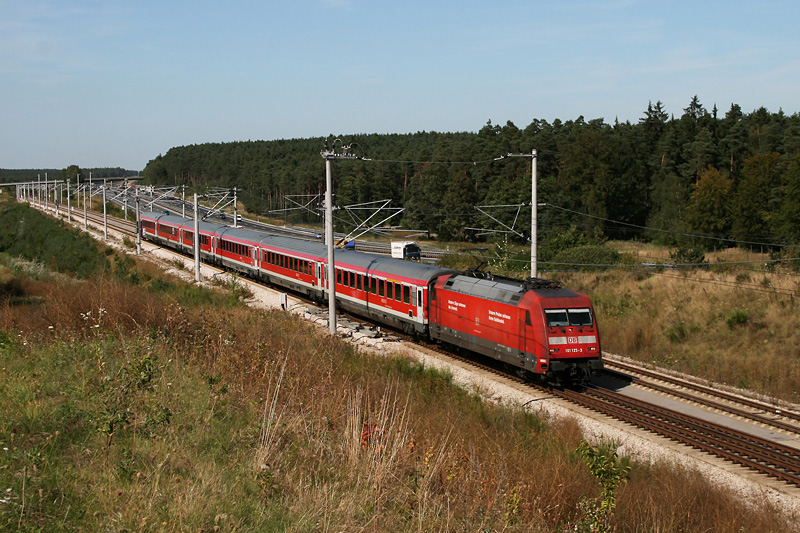 101 125 mit RE 4015 am 31.08.2009 bei Allersberg.