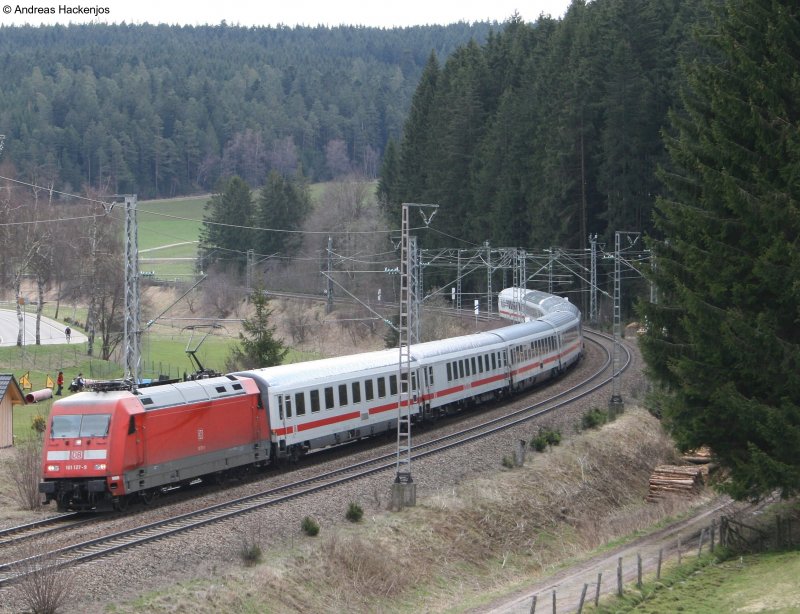 101 127-9 mit dem IC 2186 am km 69,1 20.4.08