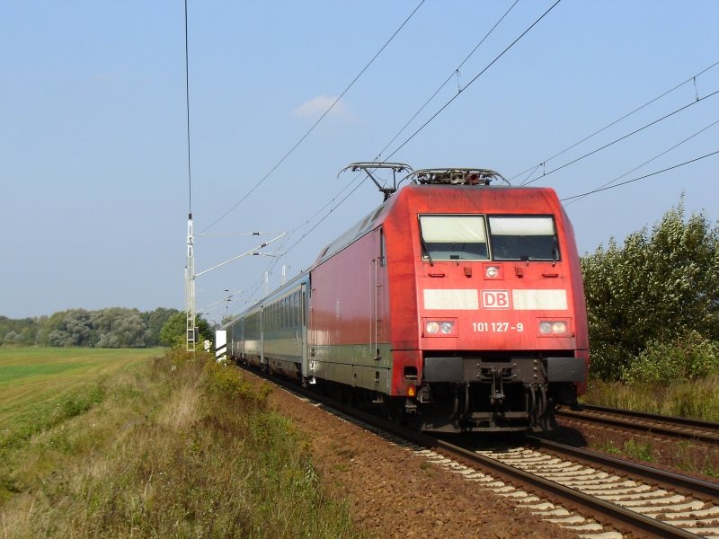 101 127-9 mit EC 177 nach Prag Hbf am 01.10.2006 auf der KBS 240.