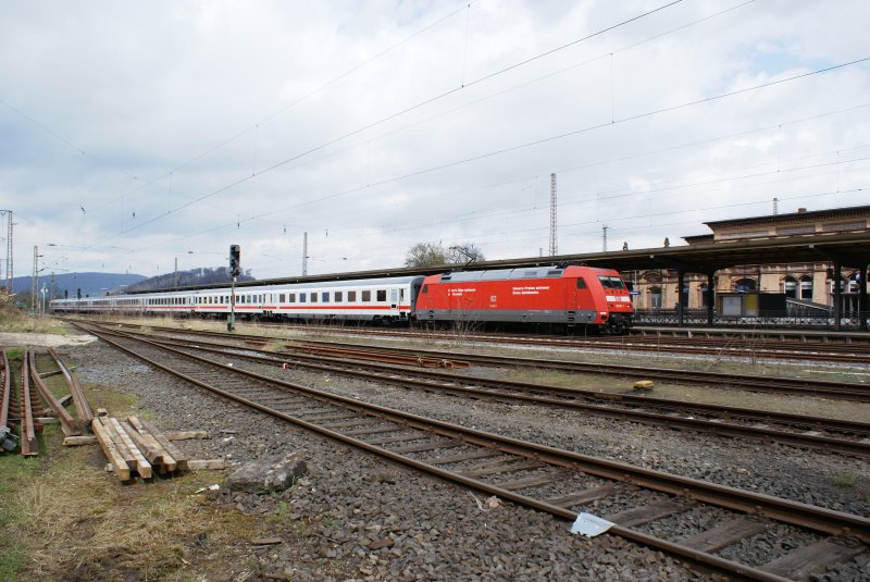101 127 mit Unbekannten Intercity nach Karlsruhe in kreiensen (13.4.2008)