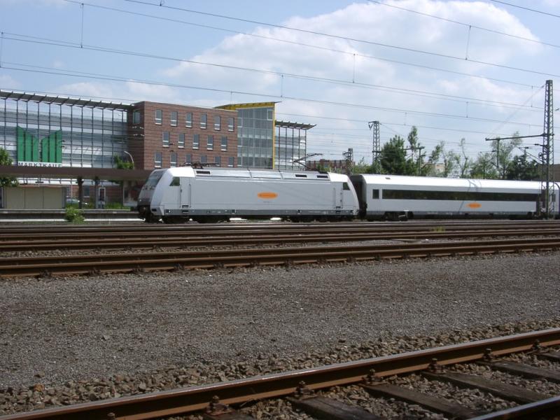 101 131-1 mit dem MET auf dem Weg nach Hamburg HBF im Bahnhof Wilhelmsburg. 28.05.2003