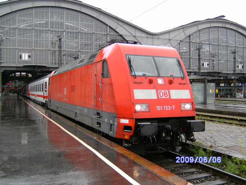 101 133-7 bespannte am 06.06.2009 den IC 2034 von Leipzig Hbf nach Oldenburg(Oldb) in Leipzig Hbf auf Gleis16.