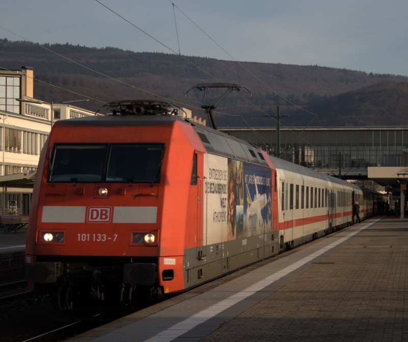 101 133 am 26.01.08 mit dem 118 in Heidelberg. Der Tf khlte brigents mit gelbem Wasser die Achsen -.- 