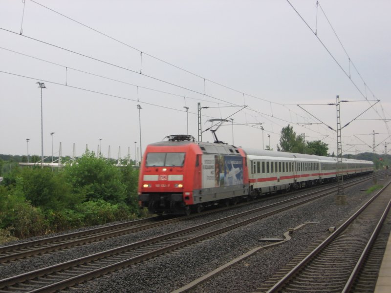 101 133  Etiopian Airlines  passiert am verregneten 23.07.2007 mit IC 2112 Leverkusen Bayerwerk in Richtung Norden