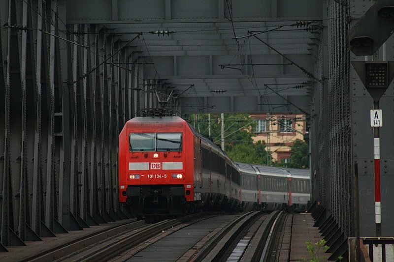 101 134 am 12. September kurz vor dem Hp Ludwigshafen Mitte.