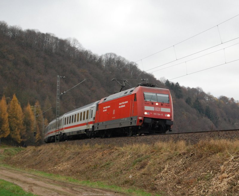 101 134 am 15.11.2008 kurz vor dem Bahnhof Freden(Leine)