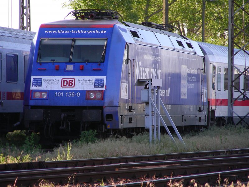101 136 in der Abstellgruppe Bf Stralsund am 07.06.06
