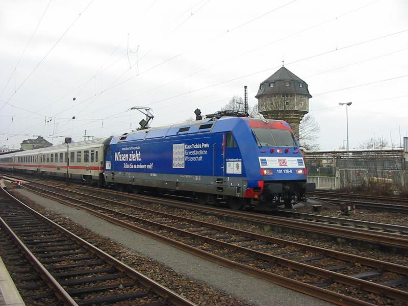 101-136 an ihrem zweiten Tag mit Werbung am 21.1.2006 bei der Ausfahrt von Weinheim (Bergstrae) leider ist die Folie schon ziemlich kaputt.