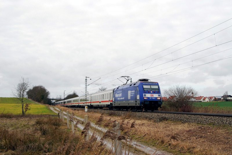 101 136 (Klausi) mit IC 2295 bei Hattenhofen (12.01.2007)
