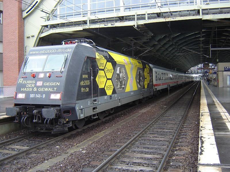 101 141-0 an einen IC in Richtung Leipzig. Berlin Ostbahnhof am 12.04.06