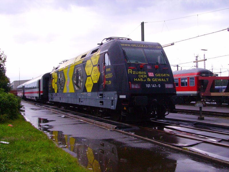 101 141-0 steht in Hamburg-Langenfelde. 10.07.07