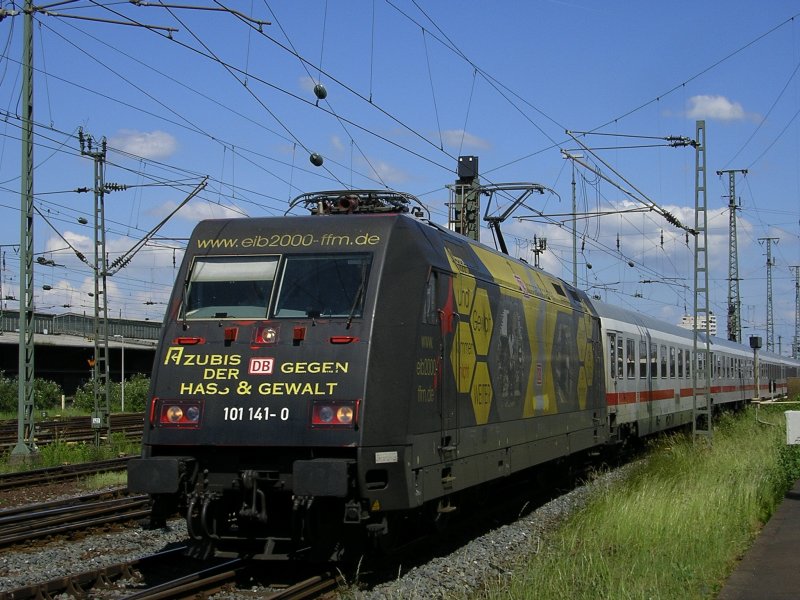 101 141-0 vor IC 2152 von Erfurt nach D�sseldorf Hbf. in Dortmund Hbf.,Gleis 16 bei der Ausfahrt.(01.06.2008)