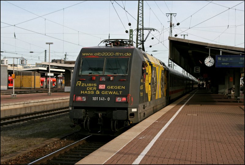 101 141 fhrt mit dem InterCity 2154, von Berlin Gesundbrunnen nach Dsseldorf Hbf, aus dem Dortmunder Hbf. (03.02.2008)