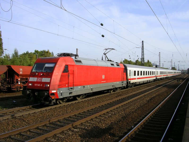101 142-8 mit IC 2154 aus Erfurt nach Dsseldorf,beschleunigt in Bochum Ehrenfeld,nchster Halt ist essen hbf.(09.10.2008)