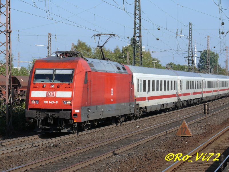101 143-6 mit IC 2154 (Bln-Gesundbrunnen - Dsseldorf Hbf). Hier in BO-Ehrenfeld. 07.10.2007.
