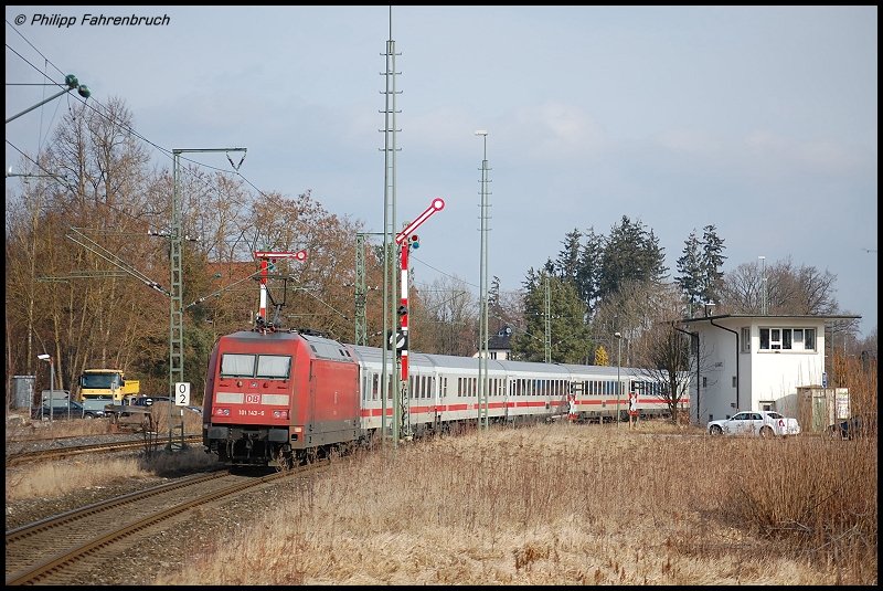 101 143-6 schiebt zur Vormittagszeit des 23.02.08 IC 2069 von Karlsruhe Hbf nach Nrnberg Hbf, aufgenommen in Goldshfe.