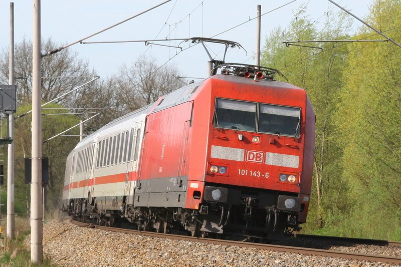 101 143 mit IC auf der Strecke Hamburg - Schwerin. 16.04.2007