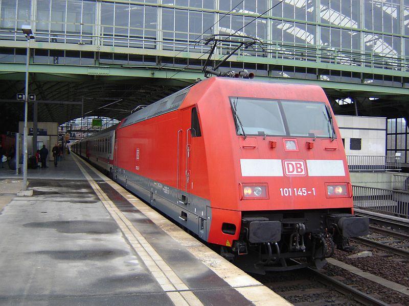 101 145-1 am IC nach Eisenach. Berlin Ostbahnhof, 18.03.06