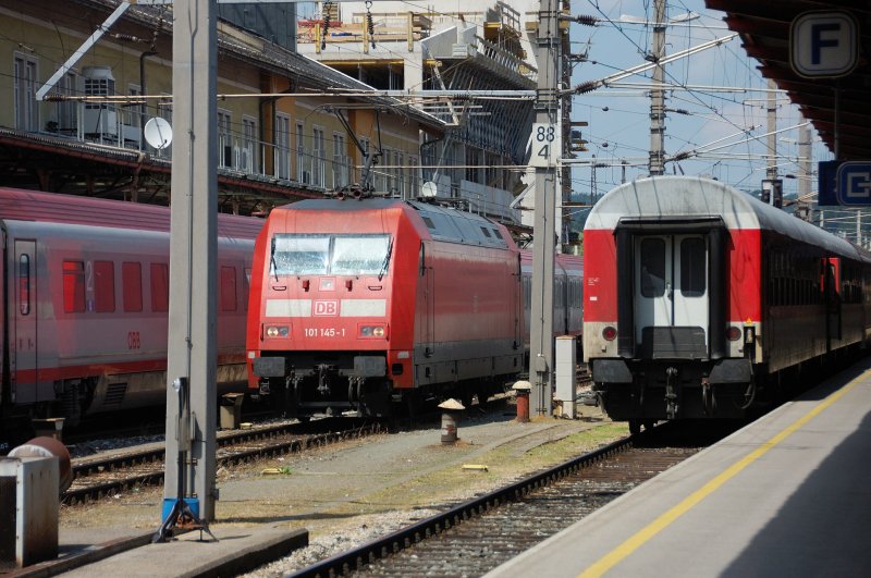 101 145-1, die  letzte  101er, ex ADtranz, beim Umsetzen in Salzburg Hbf am 20.06.2008 .