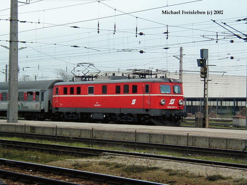 1010 003-0 mit der RoLa am 14-11-2002 im Bahnhof Htteldorf