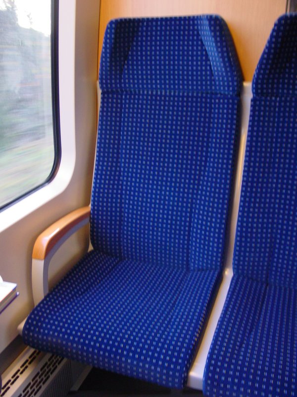 10.12.2006: 2. Klasse des neuen Talent der NWB (RE 14, Essen-Borken). Man beachte die Kopfsttzen, welche zum Nickerchen einladen.