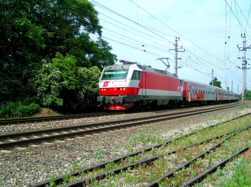 1014 008-5 ist kurz vor Bruck/L mit REX7609 Engerau nach Parndorf unterwegs; 080617