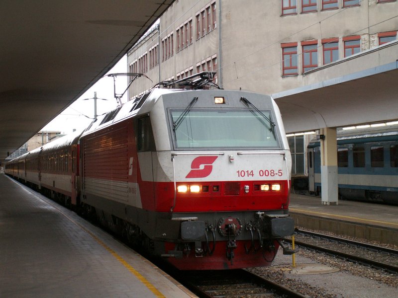 1014 008-5 in Wien West vor der Abfahrt nach Kosice, 19.1.2007