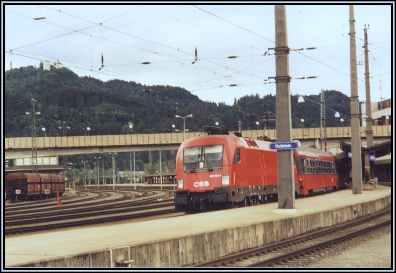 1016 003 wartet mit dem OEC 568 in Kufstein auf die Weiterfahrt nach Bregenz, wo er um 23.06 Uhr ankommen sollte.
