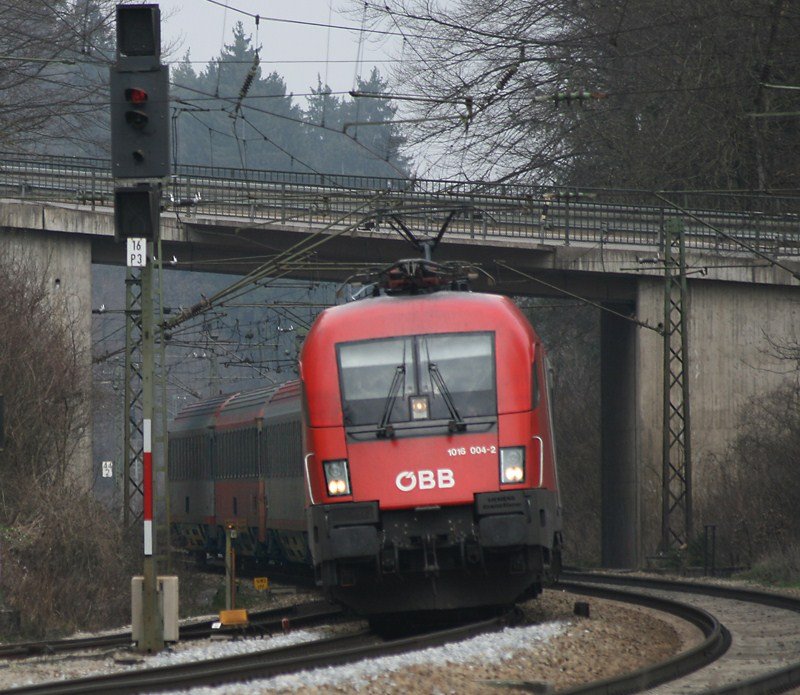 1016 004 mit IC 65 am 04.04.2009 in A�ling.