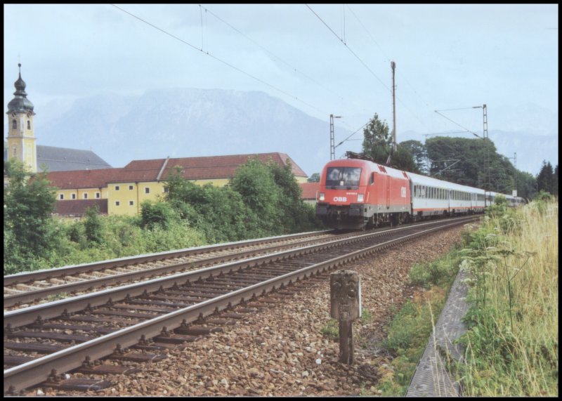 1016 010 bringt im Sommer 2005 den OEC 569  WIFI Karriere-Express  von Bregenz ber Innsbruck, Kufstein und Salzuburg nach Wien West. Hier aufgenommen beim  Kloster Raisach.