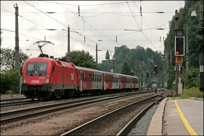 1016 010 schiebt den REX 1507  betriebliche-altersvorsorge.at  von Innsbruck Hbf nach Schwarzach St.Veit. Aufgenommen am 08.07.2008 in Brixlegg.
