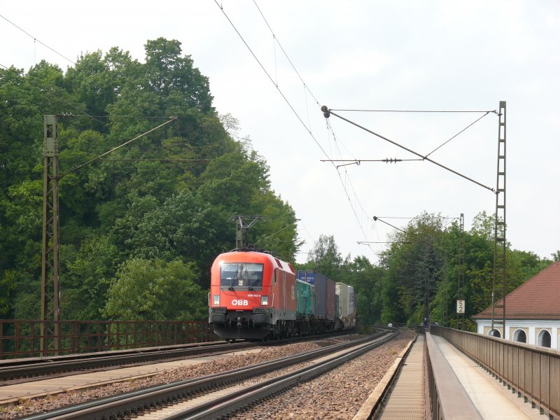 1016 022-4 mit gem. Gterzug richtung Regensburg Hbf nhe Felsentor, 9.5.2009