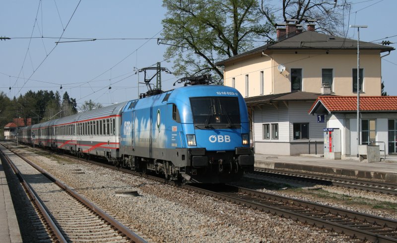 1016 023 (Kyoto) mit IC 83 am 15.04.2009 in Aling.