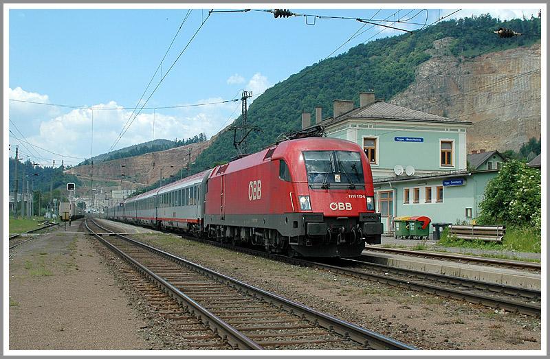 1016 023 (Kyotolok) sollte am 14.6.2006 den OIC 557 von Wien nach Graz bespannen. Leider wurde sie aus ihrem regulren Umlaufplan genommen. An ihrer Stelle bespannte 1116 172 den OIC 557 - hier bei der Durchfahrt des Bahnhofes Peggau-Deutschfeistritz.