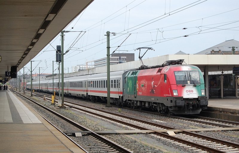 1016 025-7 (Portugal) am 19.4.2009 bei der Ausfahrt mit IC 2082 aus Hannover Hbf