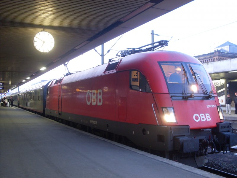 1016 031-5 mt dem EN 490 (Hans-Albers) auf sem Weg von Wien nach Hamburg in Hannover mit zirka 35min Versptung. Die Abfahrt war um 06:17