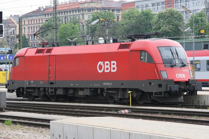 1016 032-3 am 27.4.2006 am Wiener Westbahnhof.