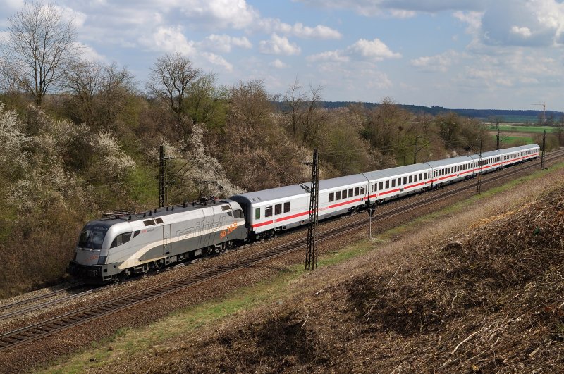 1016 034 (railjet - Vordesign) mit IC 2082 bei Hattenhofen (13.04.2008)