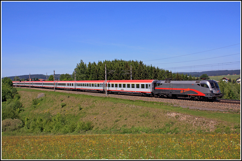 1016 035 strebt mit dem OEC 565 dem Ziel Wien West entgegen. Pndorf, 17.05.2009