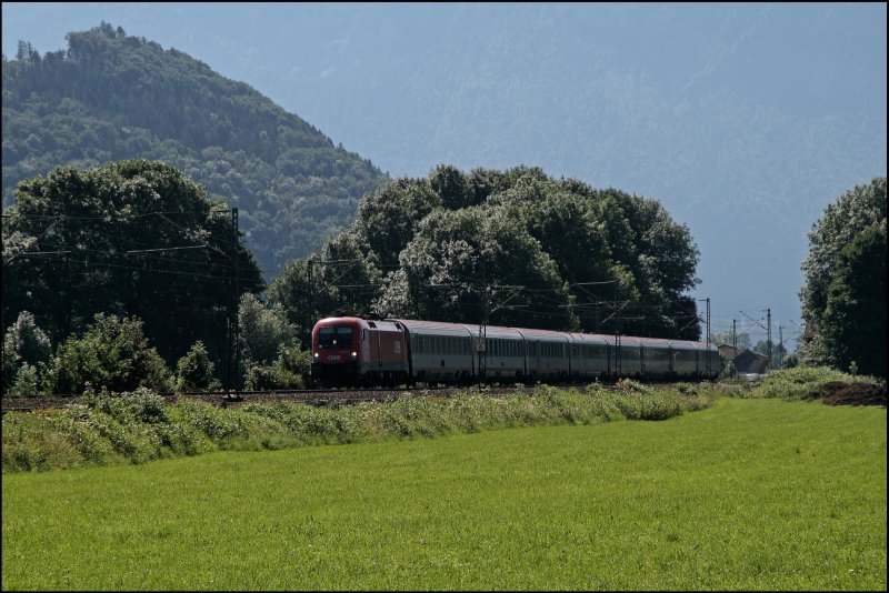 1016 036-4 bringt bei Niederaudorf den OEC 563  HANDL TYROL SPECK  von Bregenz nach Wien Westbahnhof. (10.07.2008)
