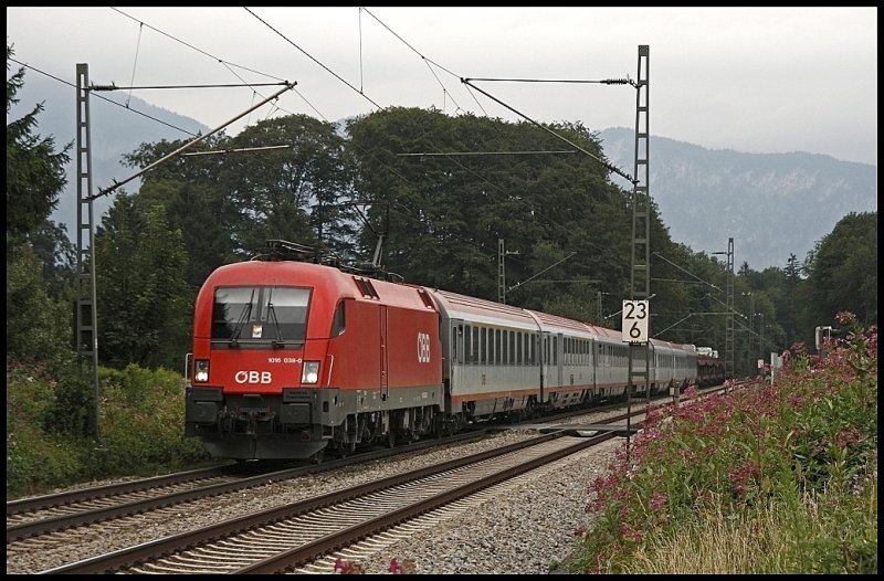 1016 038 bespannt beim Kloster Raisach den OEC 663  Erlebnis Demokratie  Feldkirch - Wien Westbahnhof. (31.07.2009)
