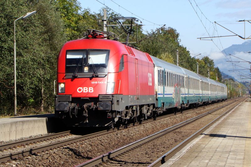 1016 044-8 bespannt die EC 89 Leonardo da Vinci von M�nchen nach Milan.08.10.2008 