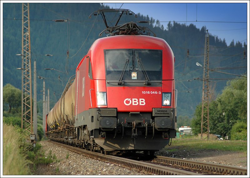 1016 046 bei der Durchfahrt mit einem Gterzug in Kraubath am 2.7.2008.