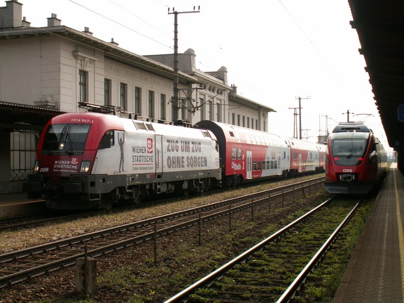 1016 047-1 Wiener Stdtische Taurus am 7.4.2007 als Regionalzug nach St. Plten in Wien Htteldorf, auf Bahnsteig 3 Talentgarnitur als S50 nach Wien West