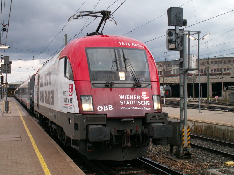 1016 047-1 Wiener Stdtische Werbetaurus bespannt den IC 740, hier in Wien West, 15.2.2007