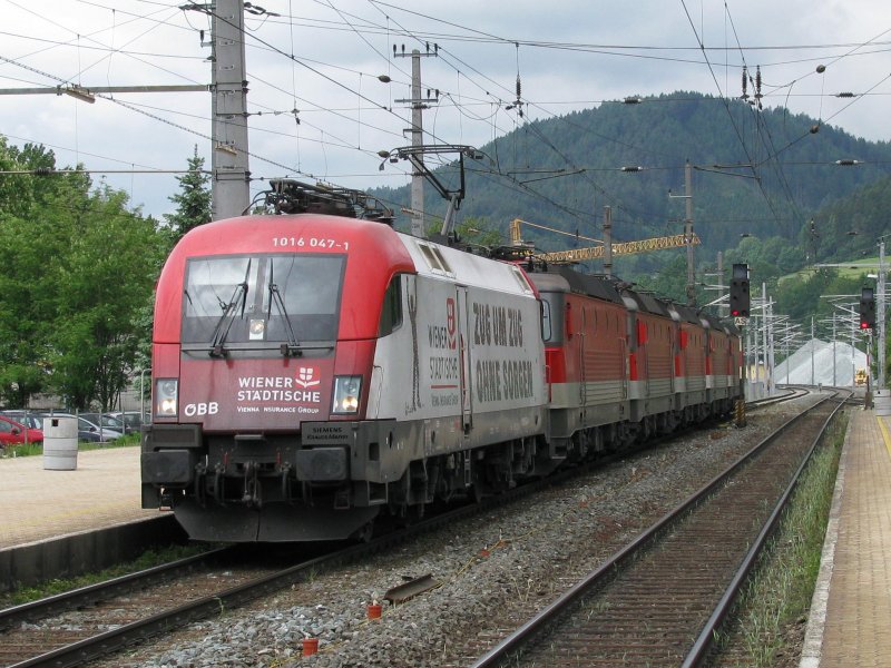 1016 047 (Wiener St�dtische), 1144 227, 1044 118, 1144 200, 1144 281 und 1144 244 sind als Lokzug am 21.5.2008 unterwegs. Aufgenommen in Fritzens-Wattens.