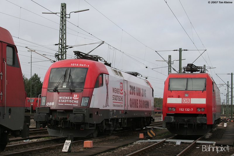 1016 047  Wiener St�dtische  und 152 132 stehen am 12.10.2007 abgestellt in Maschen Rbf. www.bahnpix.de